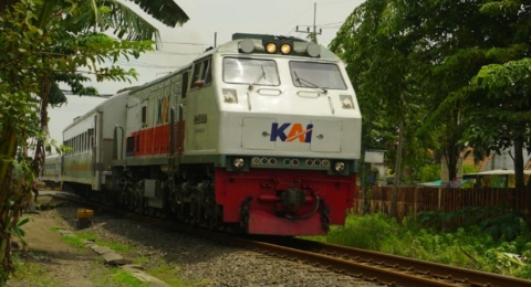 Kereta Api Bebas Rokok: Menjaga Kesehatan atau Mengurangi Kebebasan?