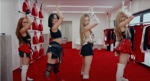 Commas oleh GIRLSET: Tak Tergoda Tawaran Paling Menggiurkan dalam Hal Cinta