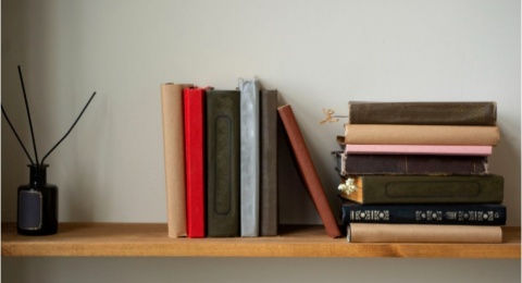10 Ide Hadiah Anti-Mainstream buat Book Lovers, Nggak Cuma Buku Aja!