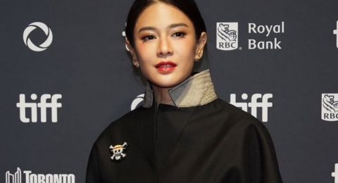 Elegan dan Sarat Pesan Sosial, Dian Sastro Pakai Pin One Piece di TIFF 2025