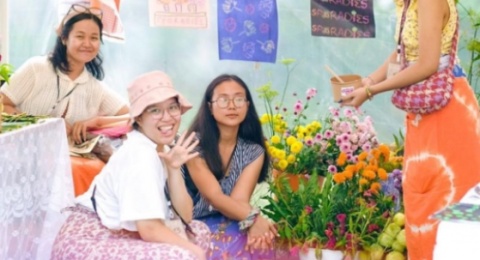 When Botanies Meets Buddies: Sporadies Meramban Bunga Jadi Cerita