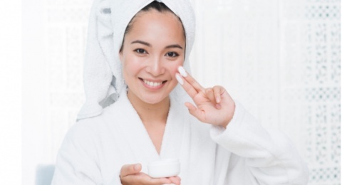 4 Micellar Water Niacinamide, Bikin Wajah Auto Bersih dan Cerah Seketika!