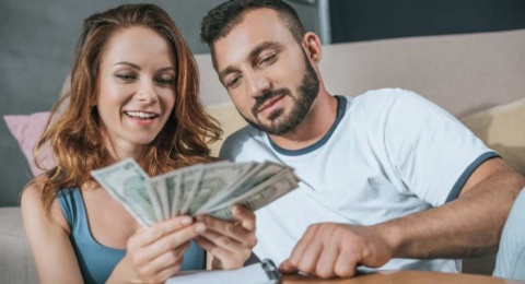 Bucin Tetap Jalan, Cuan Ikut Aman: Tips Nabung Bareng Pacar