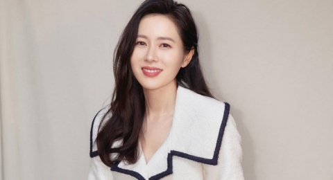 Manis nan Elegan, Ini 4 Inspirasi OOTD Son Ye Jin yang Wajib Kamu Coba!