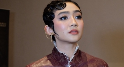 Orang Tua Beda Agama, Febby Rastanty Ngaku Pilih Belajar Agama Sendiri