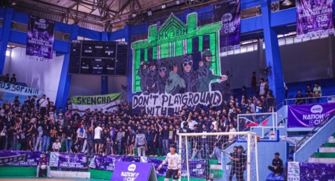 Suporter SMKN 3 Banjarmasin Bakar Semangat di AXIS Nation Cup 2025