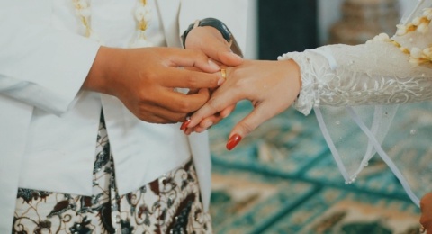 Harga Emas Naik, Tekanan Nikah Ikut Naik?