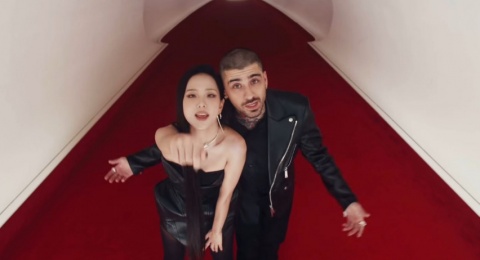 1 Juta Views dalam Sekejap! Eyes Closed Jisoo x Zayn Malik Bikin Fans Histeris