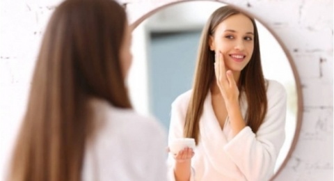 4 Night Cream Anti Aging untuk Wajah Awet Muda dan Plumpy saat Bangun Tidur