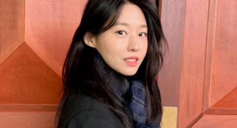 4 Look Kim Seol Hyun Bikin Jaket Jadi Statement OOTD yang Gak Bosenin!