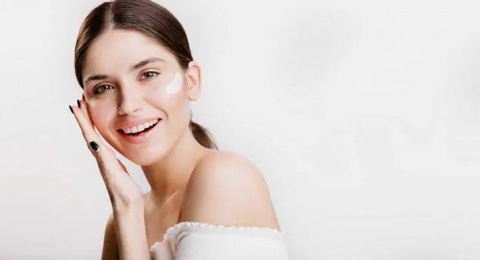 4 Moisturizer Vitamin B12 untuk Redakan Kemerahan dan Perbaiki Skin Barrier
