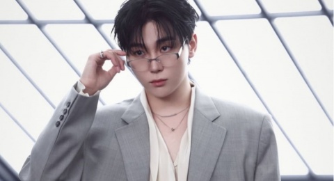 4 Gaya Seungkwan SEVENTEEN Bikin Kemeja Jadi OOTD Trendy dan Nggak Monoton!