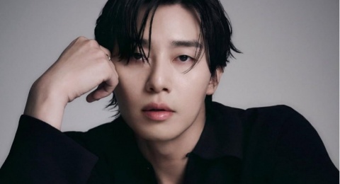 Gaya Layering ala Park Seo Joon: 4 Ide OOTD Overshirt yang Keren Banget!