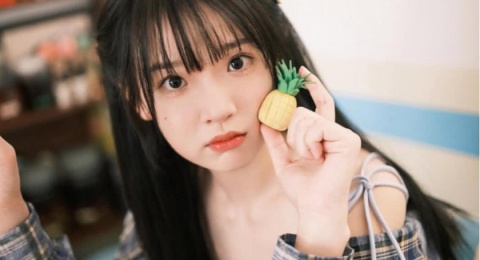 Look Kasual hingga Elegan, 5 Inspirasi Outfit Serba Hitam ala Zhang Miao Yi