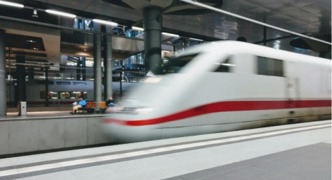 Adu Jurus Purbaya VS Luhut: Polemik Utang Kereta Cepat Jakarta-Bandung