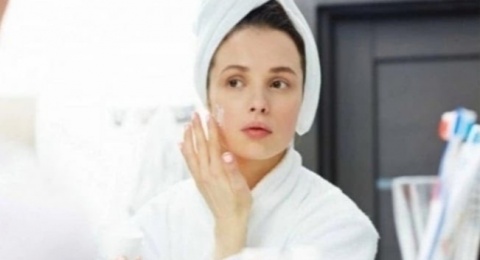 4 Pelembab setelah Eksfoliasi untuk Kulit Lembap dan Skin Barrier Sehat!
