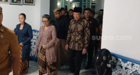 Jokowi Takziah Wafatnya PB XIII, Ungkap Pesan Ini untuk Keluarga