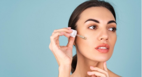 Bye-Bye Kulit Kusam! 4 Serum Pelindung Blue Light Ini Wajib Dicoba Pekerja Kantoran