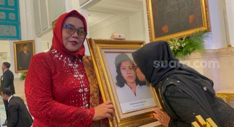 Marsinah Resmi Dianugerahi Gelar Pahlawan Nasional pada Hari Pahlawan 2025