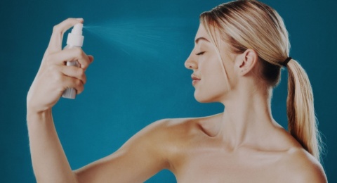 Anti Geser! 4 Rekomendasi Setting Spray untuk Kulit Berminyak