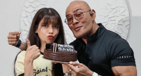 Deddy Corbuzier Rayakan Ultah Sabrina di Tengah Proses Perceraian, Netizen Soroti Tulisan di Kue