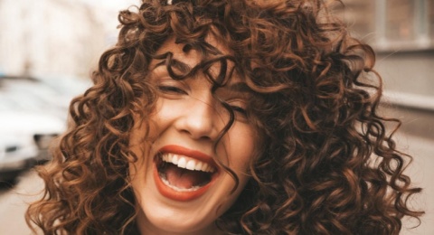 Bukan Cuma soal Produk, Ini Kunci Atasi Frizz Rambut Curly