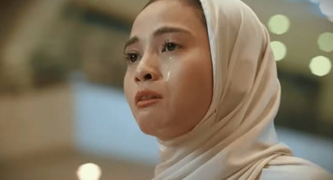 Review Film Air Mata Mualaf: Mendalami Gejolak Batin Tatkala Pindah Agama