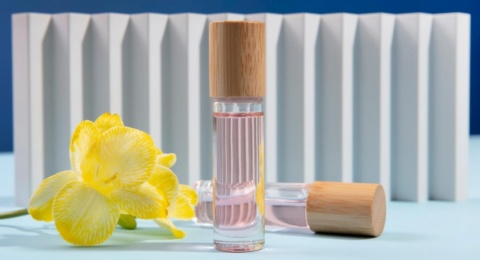 Mungil tapi Memikat: Parfum Roll On yang Wajib Ada di Tas Kamu