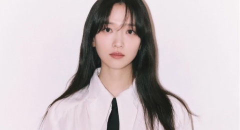 Layering Simpel dan Chic, 4 OOTD Minimalis ala Pyo Ye Jin Buat Banyak Momen