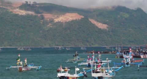 Nelayan Banyuwangi dan Perjuangan Menjaga Laut dari Kerusakan