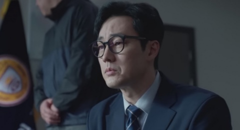So Ji Sub Jadi Ayah dengan Masa Lalu Kelam di Drama Manager Kim