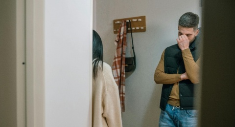 Antara Sayang dan Sakit: Mengapa Orang Tetap Bertahan dalam Hubungan Toxic?