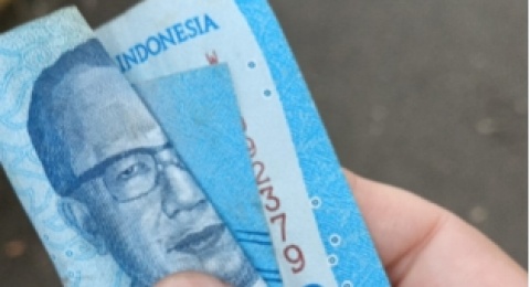 Menemukan Uang di Jalan dan Ujian Kejujuran di Tengah Kesepian