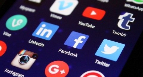 E WOM, FOMO dan Impulsif: Ketika Ulasan Digital Mengatur Hasrat Konsumsi