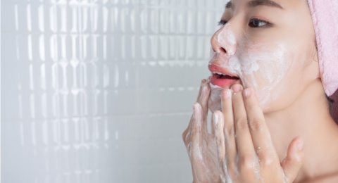 Ingin Wajah Glowing? 5 Rekomendasi Cleanser Marine Collagen Terbaik untuk Kulit Kenyal
