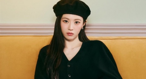 4 Padu Padan Daily OOTD ala Go Youn Jung, Gaya Simpel tapi Classy!