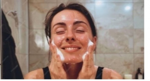 Bye Kusam! 4 Cleanser Glycolic Acid Angkat Sel Kulit Mati untuk Kulit Cerah