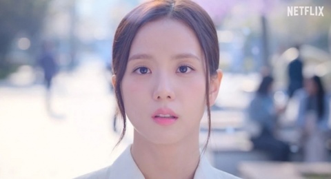 Jisoo BLACKPINK Selami Dunia Kencan Virtual di Trailer Boyfriend on Demand