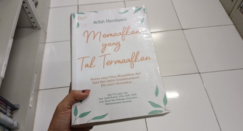 Menghempas Energi Buruk di Buku Memaafkan yang Tak Termaafkan