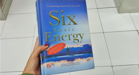 Seni Menyeimbangkan Diri agar Tak Hancur di Buku Six Basic Energy