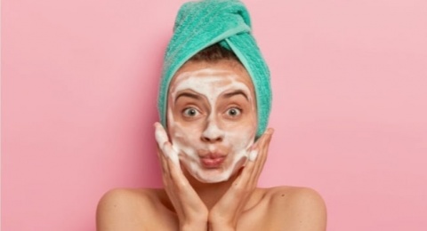 4 Cleanser Korea Calendula Andalan Perkuat Skin Barrier pada Kulit Sensitif