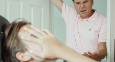 Adu Nasib Antar Generasi: Romantisasi Derita dan Retaknya Empati di Rumah