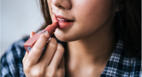 4 Lipstik Wudhu-Friendly untuk Tampil Cantik Tanpa Khawatir Luntur