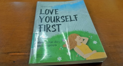 Buku Love Yourself First: Mencintai Diri Secukupnya
