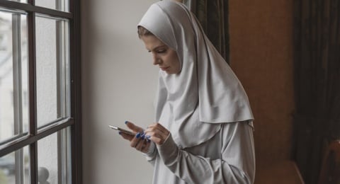 Ramadan dan Seni Menahan Jari di Media Sosial, Siap Puasa Digital?