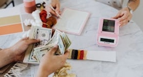 Lebaran di Era Paylater: Religiusitas dalam Bayang-bayang Utang Digital