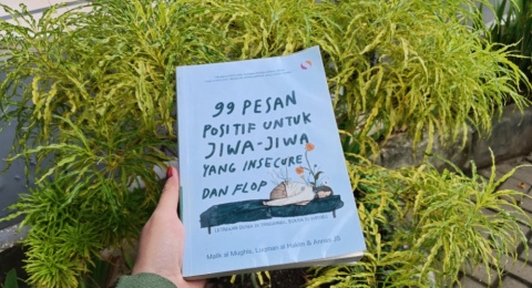 99 Pesan Buat Kamu yang Merasa Hidup Lagi Gak Lucu-Lucunya