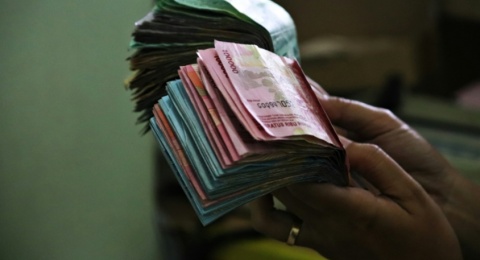 Cuan di Awal, Bertahan di Akhir: Membedah Siklus Sunyi Pekerja Setiap Bulannya