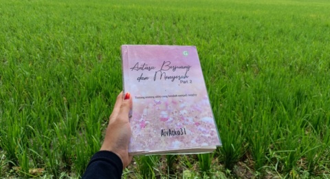 Menemukan Kembali Arah Hidup di Novel Antara Berjuang dan Menyerah 2