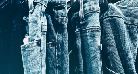 Jeans: Fashion Item Populer yang Berdampak Buruk Bagi Lingkungan